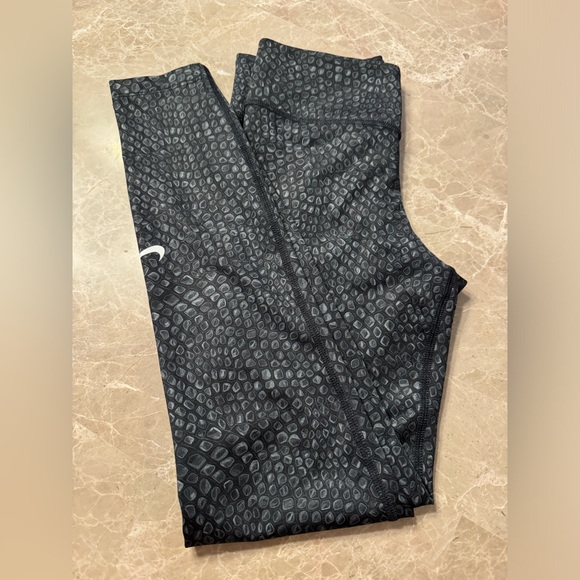 Nike Dri-FIT Leggings size small - Picture 3 of 4